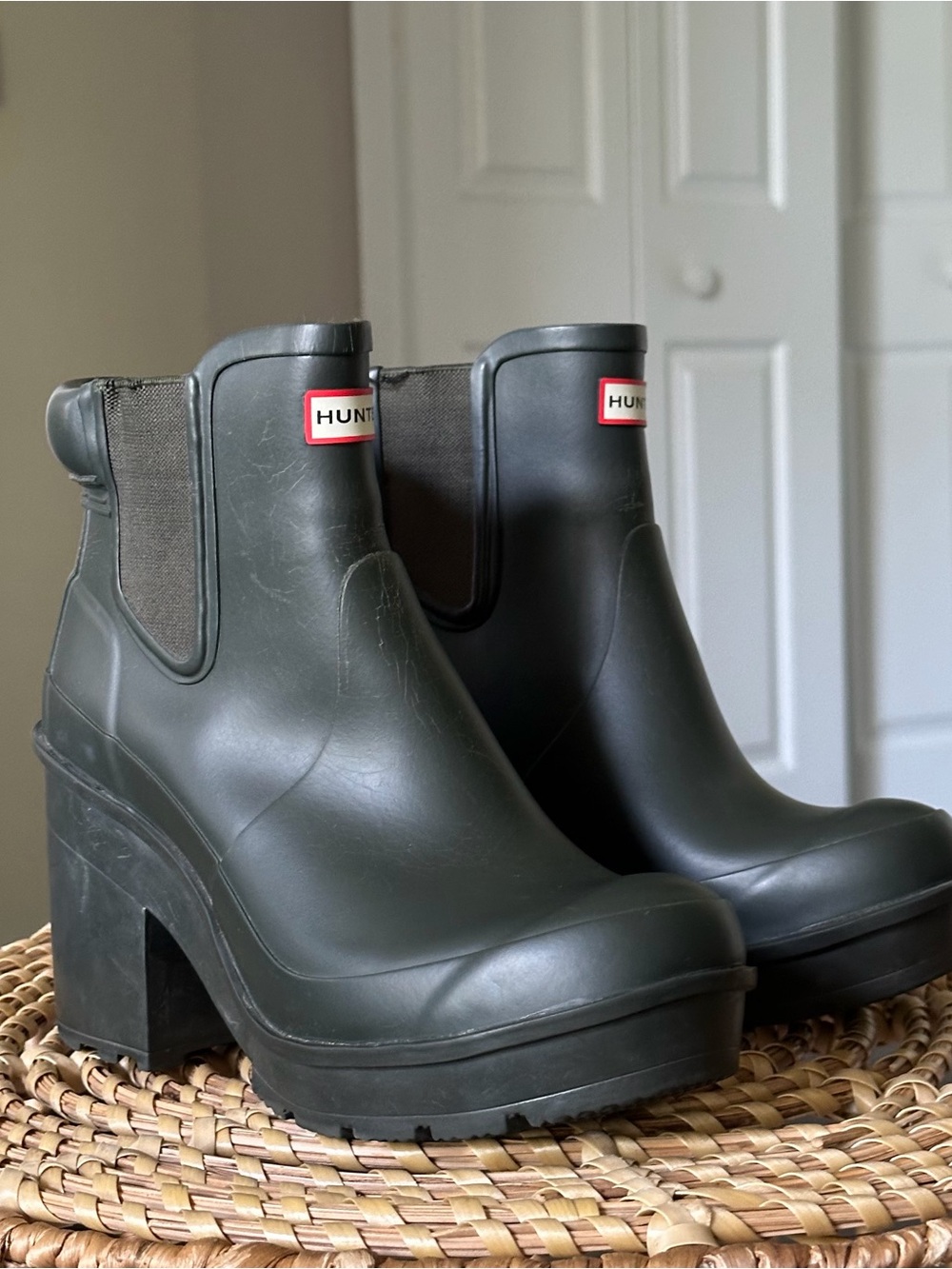 Hunter Dark Green Chelsea Platform Rain Booties Women’s Size 7 Ankle Boot - Picture 2 of 14